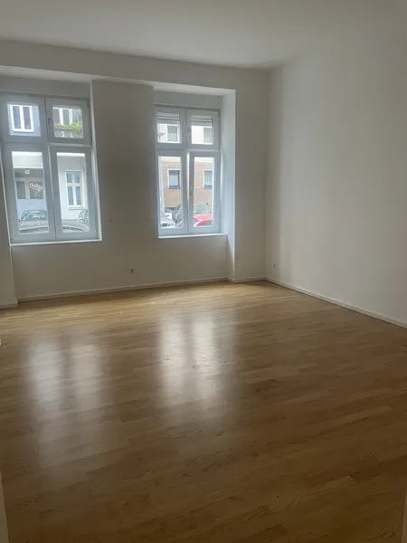 Geschmackvolle Erdgeschosswohnung mit Terrasse und Privatgarten — photo 1